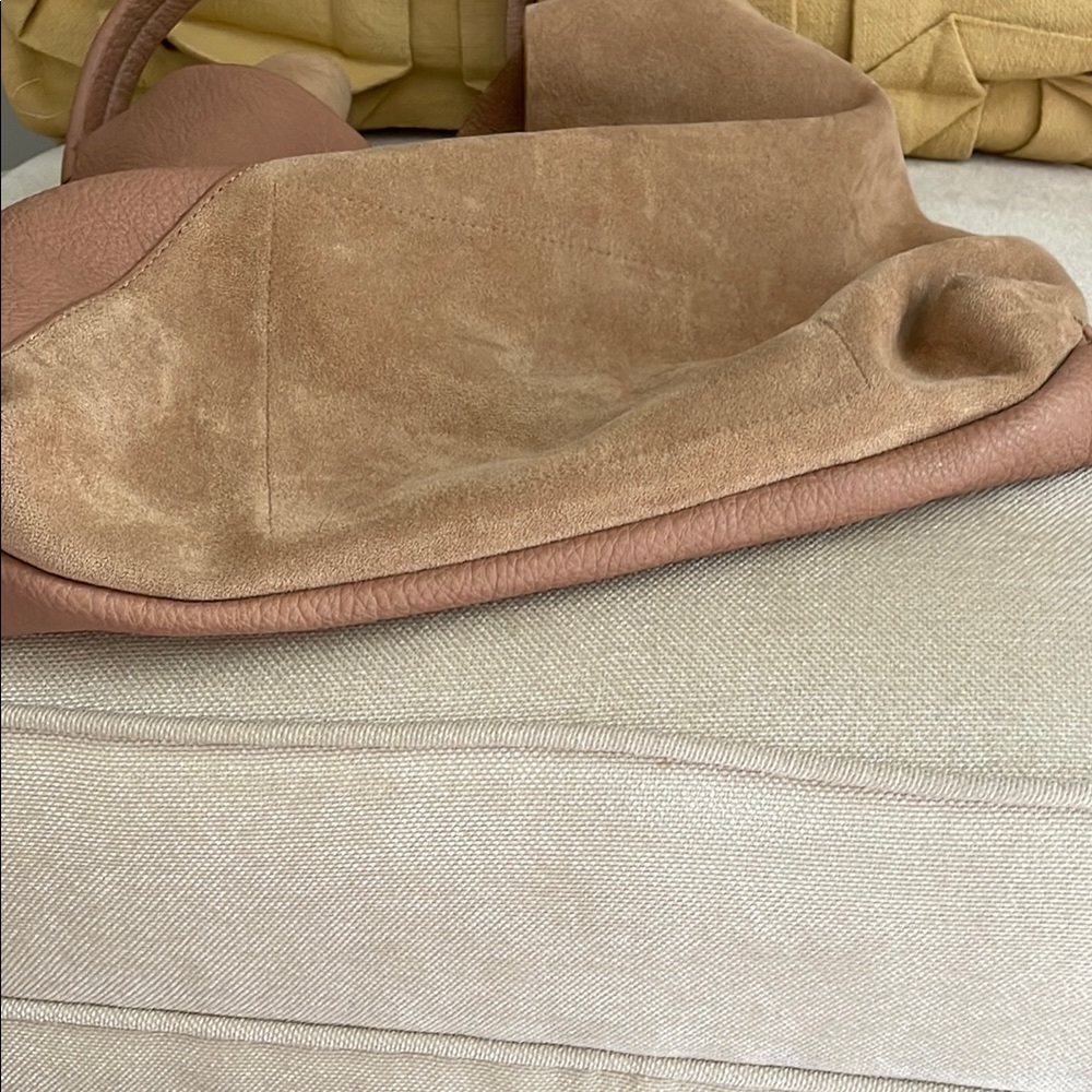 Elegant Tan Leather Women's Bag - Picture 6 of 6